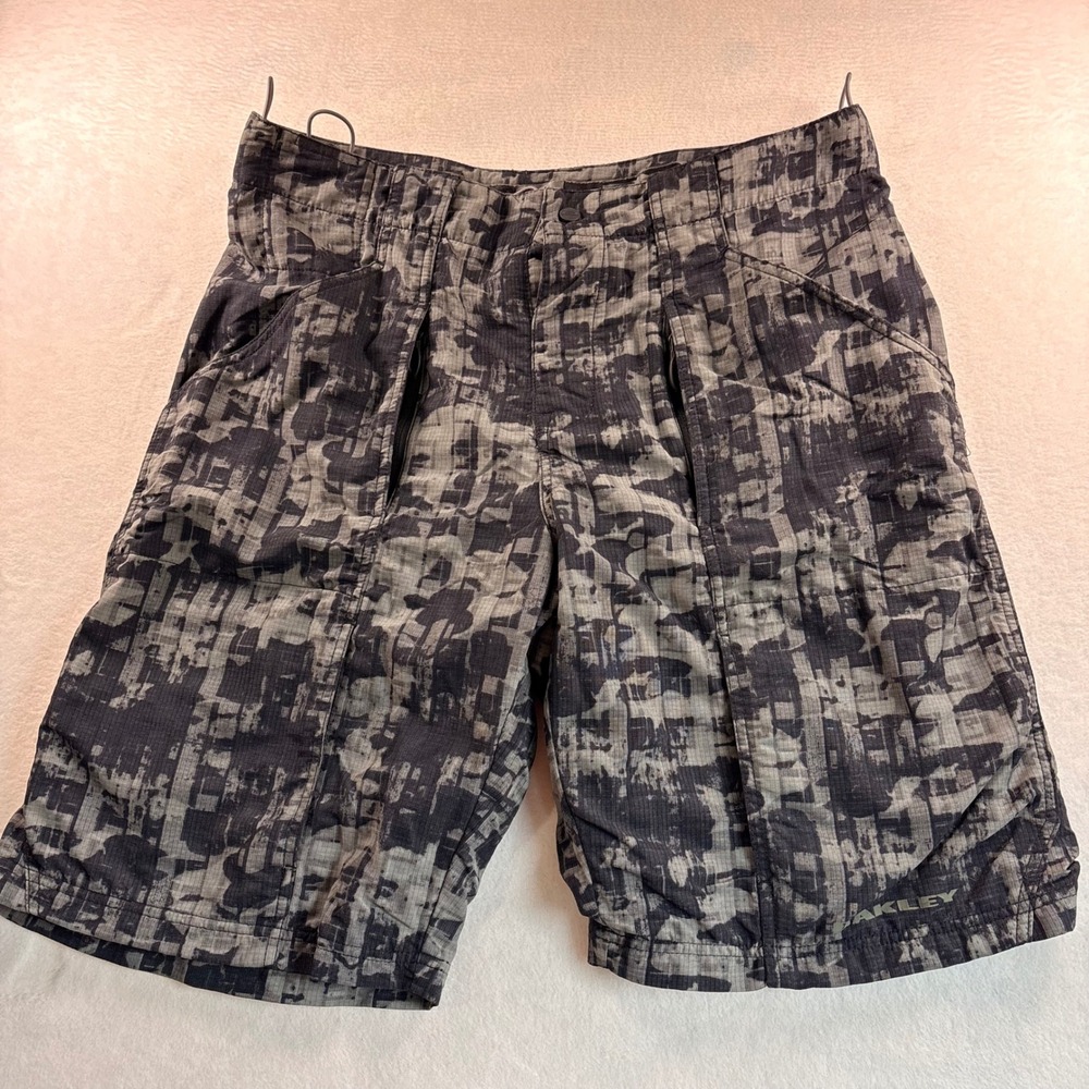 VTG Y2K Oakley Mens XL Padded Mountain Bike Shorts Gray Camo Ripstop 441007